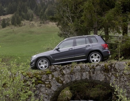 Thêm bản động cơ xăng 4 xy-lanh cho xe Mercedes GLK